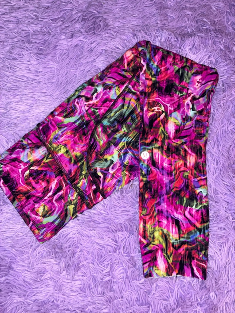 Lululemon Fast and Free High-Rise Crop 23"
Hyper Flow Pink Multi